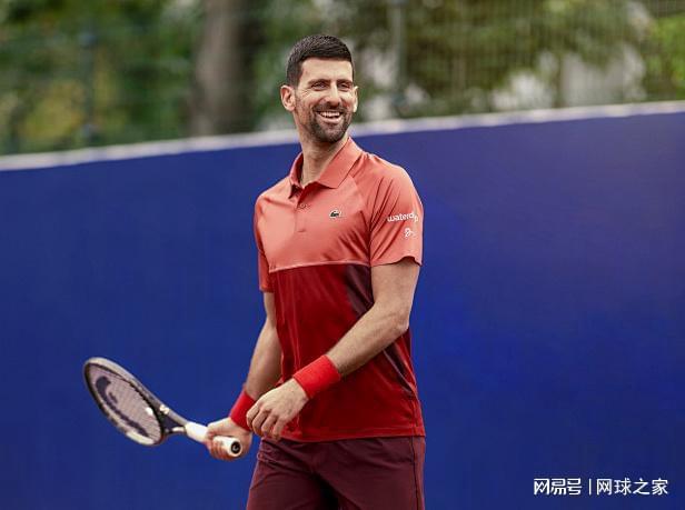 永远的科皇！拜仁在对阵圣保利赛前为科曼补办告别仪式