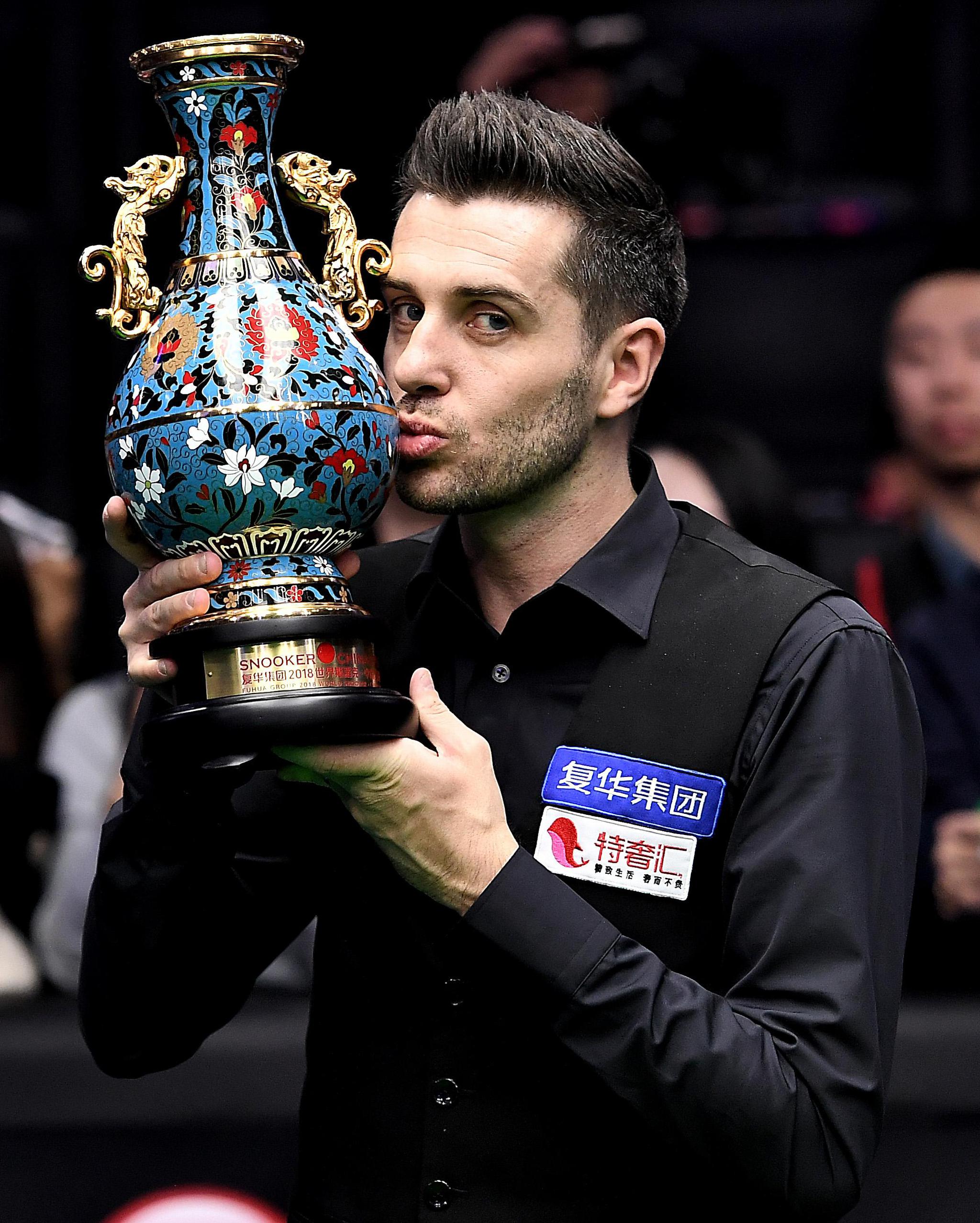 队的中场配 队的中场配